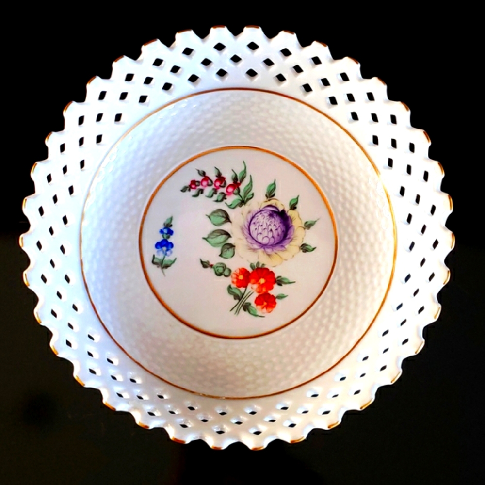 NWOT Hollohaza Hungary, small hand painted bowl, lattice work